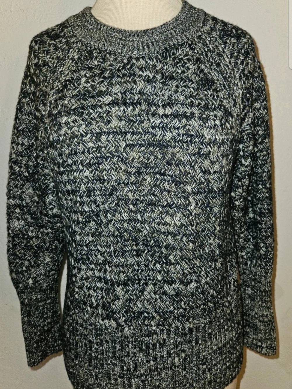 Universal Thread Men's Marled Black and White Crewneck Sweater Size Small
